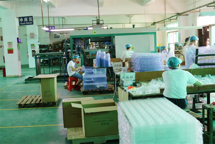 白色PS吸塑內托車間 白色PS吸塑內托車間